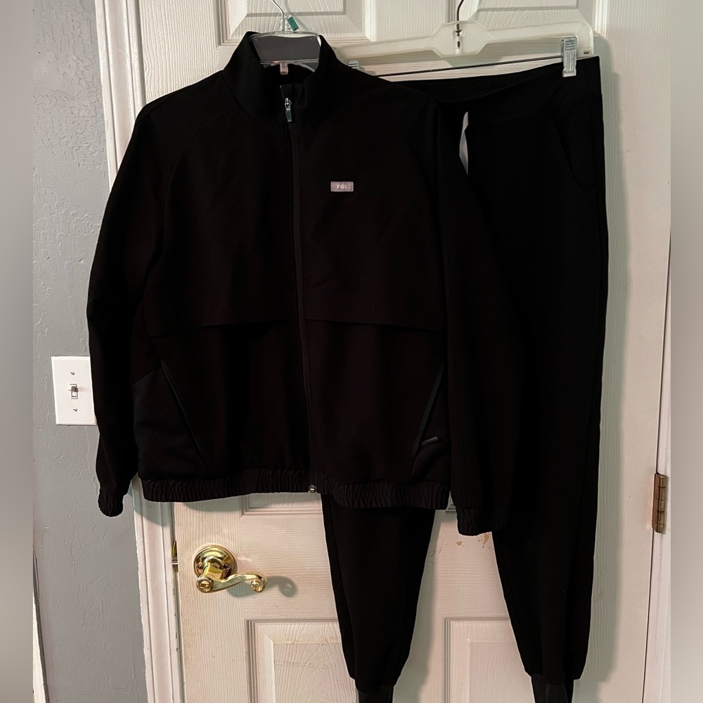 Figs Scrub Black Jogger Set